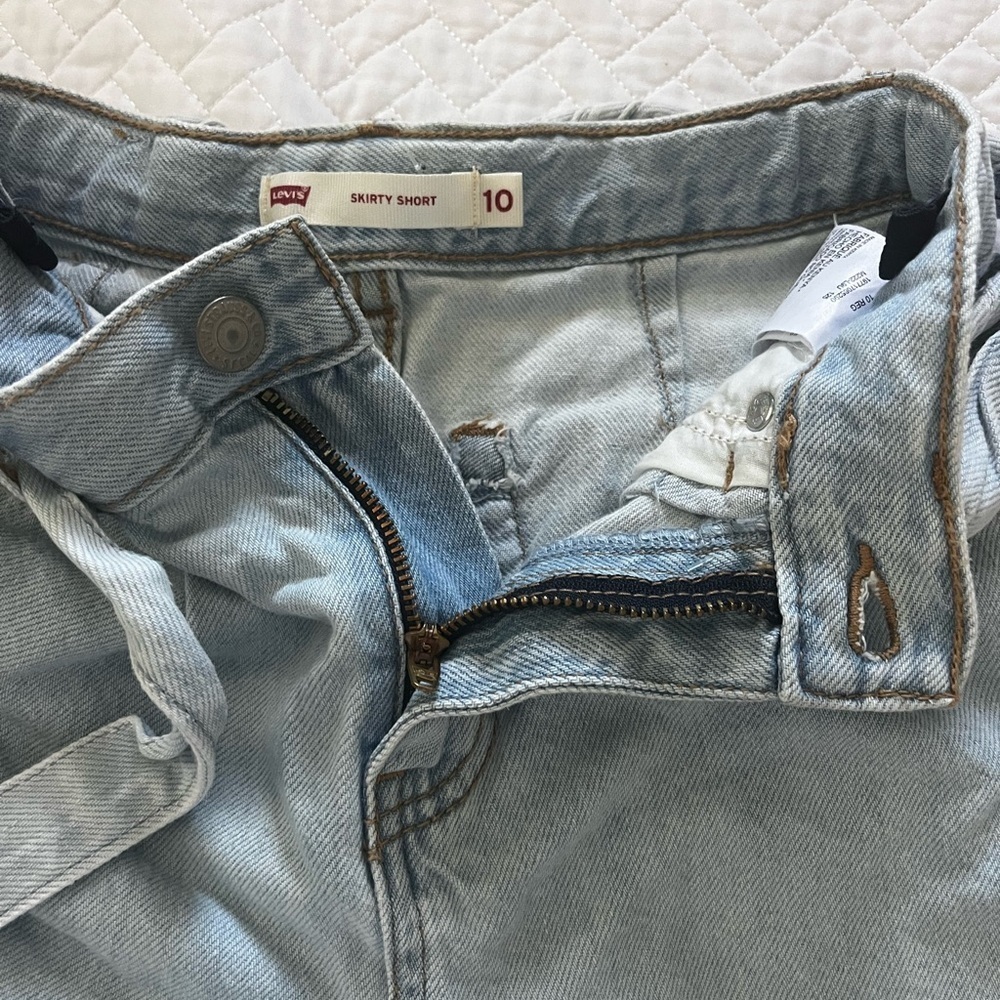 Girls Levi's Light Blue Jean Skirty Shorts with Belt - Picture 4 of 5